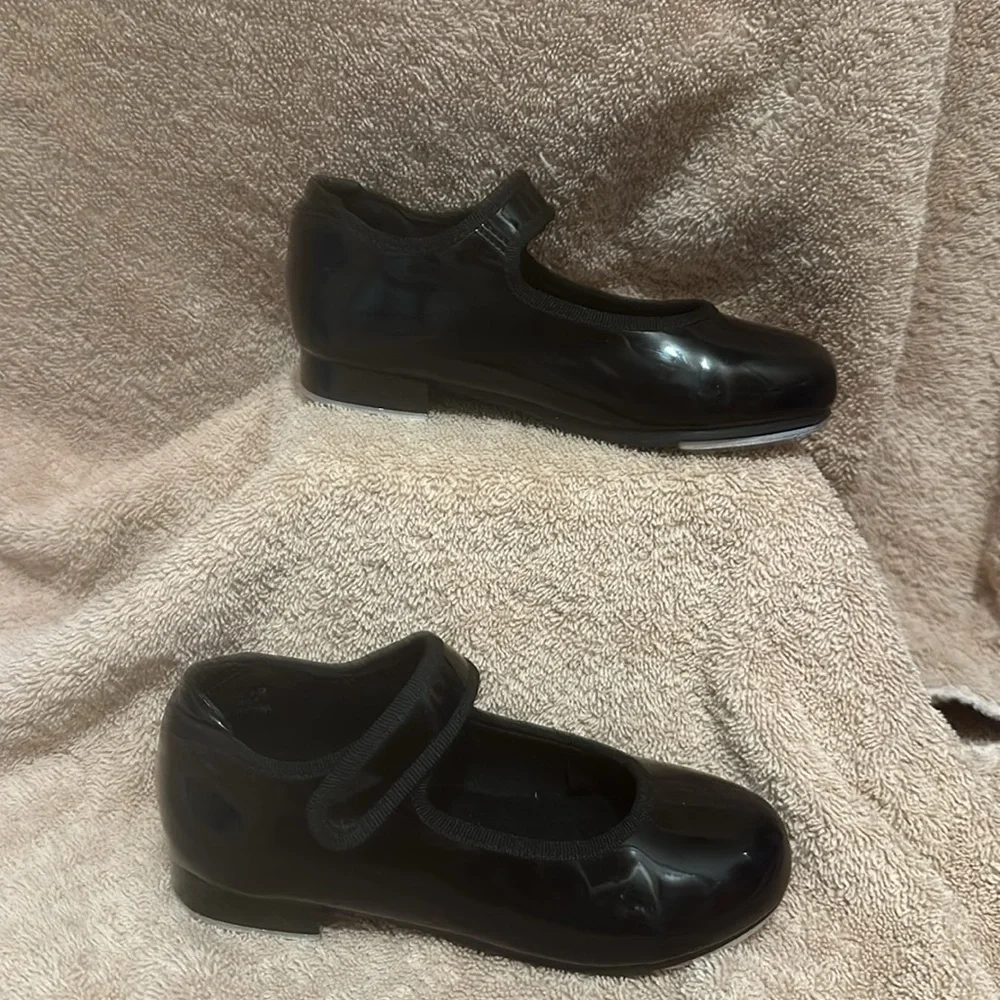 Girl’s Tap Shoes Black Patent Leather-self adjusting strap Size 10M
